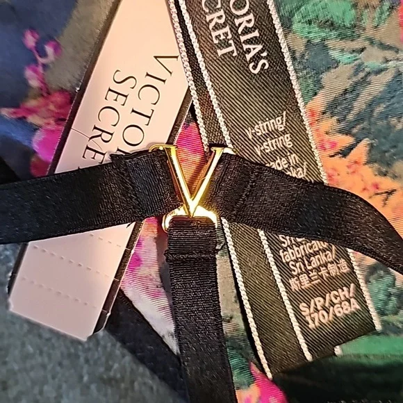 NWT Victoria's Secret flower print v-string thong - Picture 3 of 5